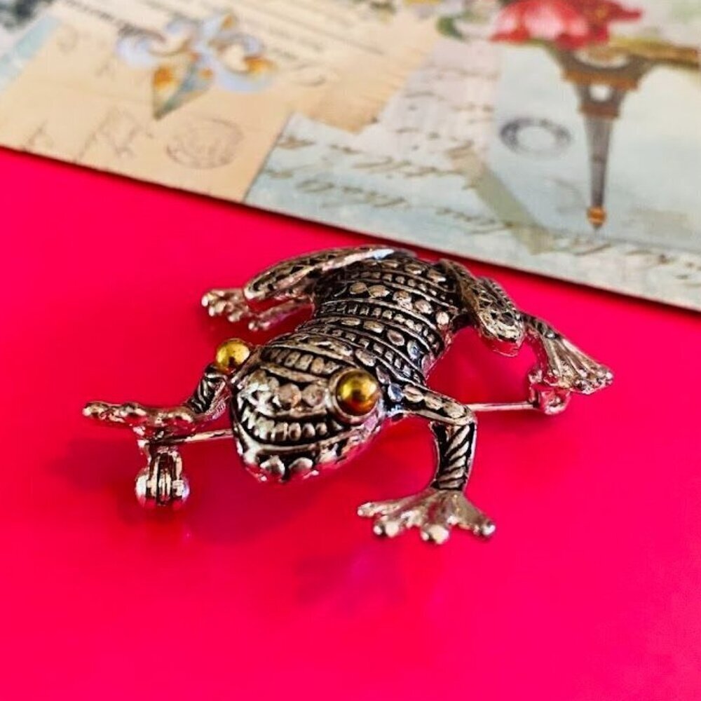 Vintage Silver Tone Dot Design Small Frog Brooch - Picture 4 of 8